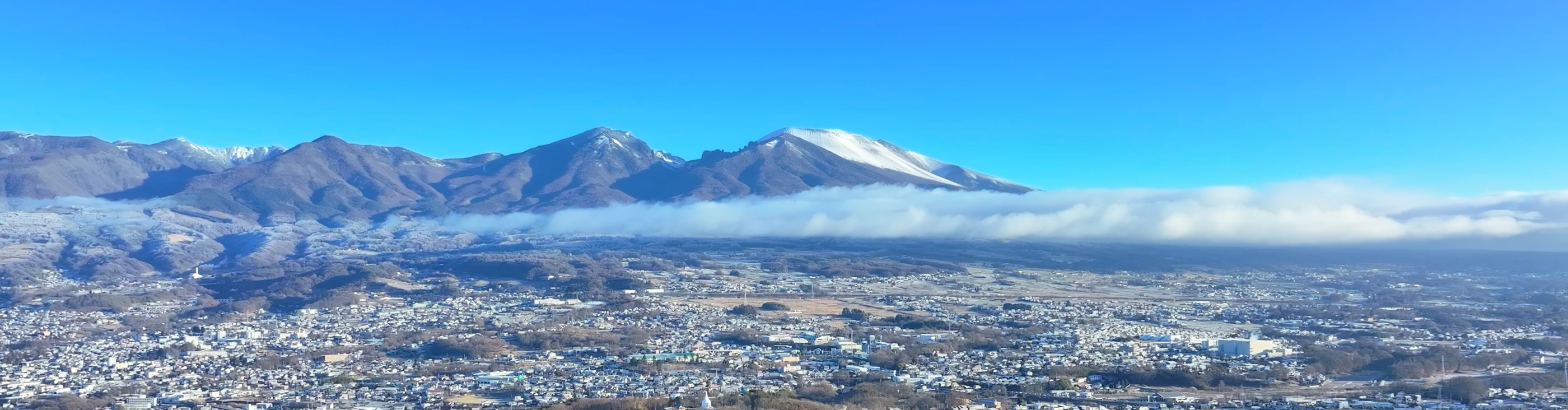 浅間山と小諸市街